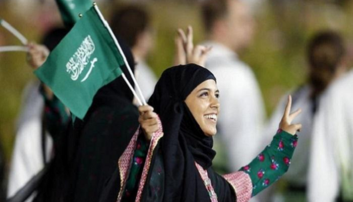وصف بالتاريخي.. حكم يمنح المرأة السعودية حق الاستقلال بالسكن وحدها
